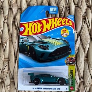 2024 Aston Martin Vantage GT3 Green Race Car Hot Wheels Racing Hotwheels 🆕 2026